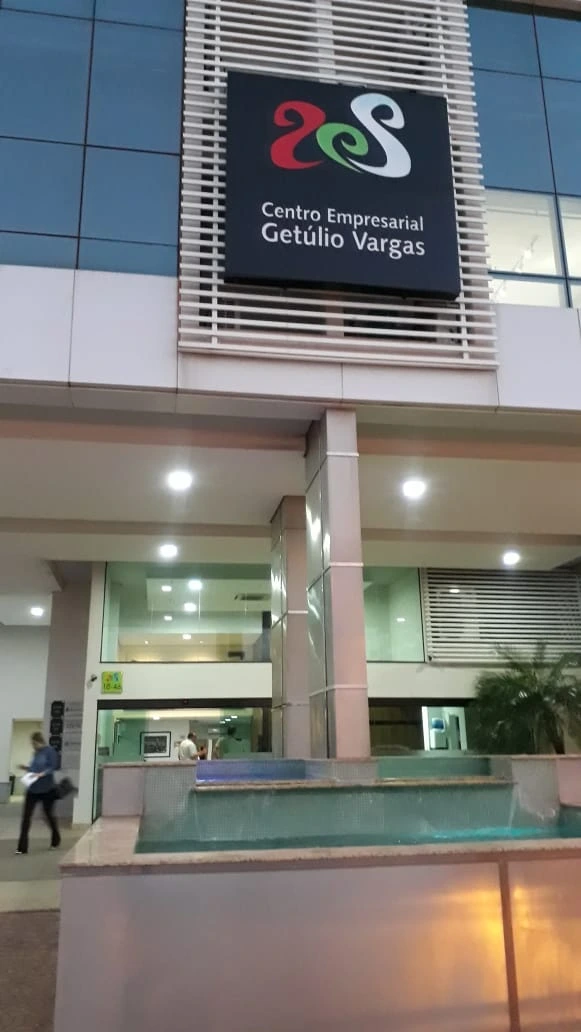 Fachada da clínica odontológica Dra. Bárbara Brondino no Centro Empresarial Getúlio Vargas, Bauru-SP